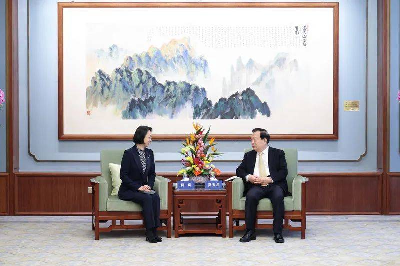 吴岩会见澳门特区政府社会文化司司长柯岚，深化文化交流与合作，推动内地与澳门文化繁荣发展