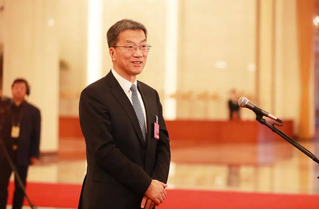 教育部部长怀进鹏在首场部长通道回应教育热点问题探析