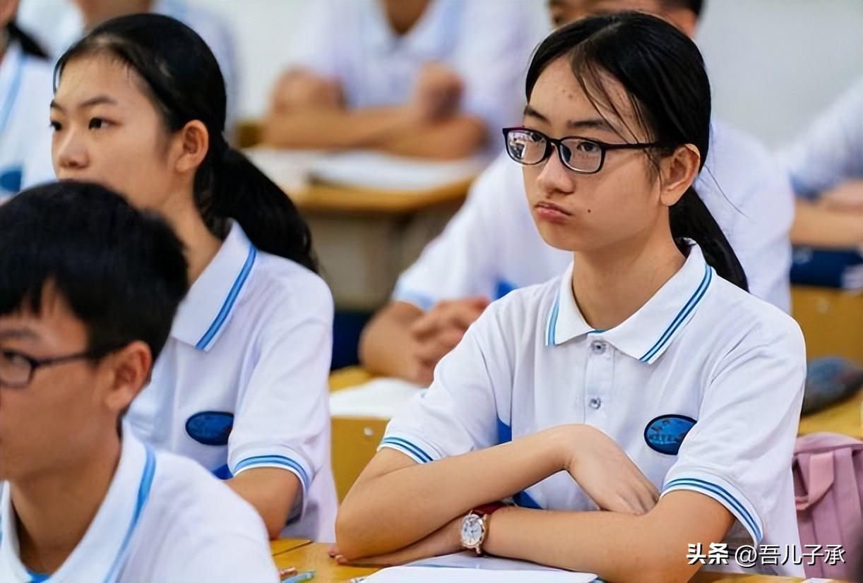 教育部党组召开专题学习会深化自我反思，推动教育高质量发展——聚焦2024年度民主生活会前的深度思考