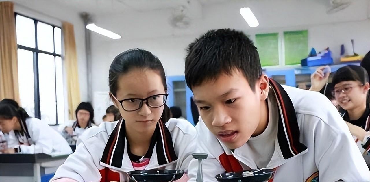 教育部党组举行2024年度民主生活会前专题学习会，深化自我反思，促进教育高质量发展