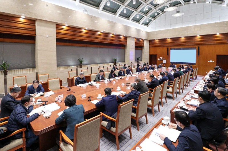 教育部党组贯彻落实农村会议与高校党建会议精神，推动教育事业发展