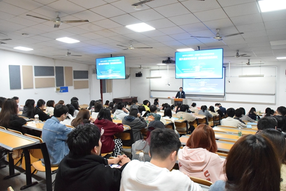 怀进鹏授课助力高校师生党员成长，引领新时代青年党员之路