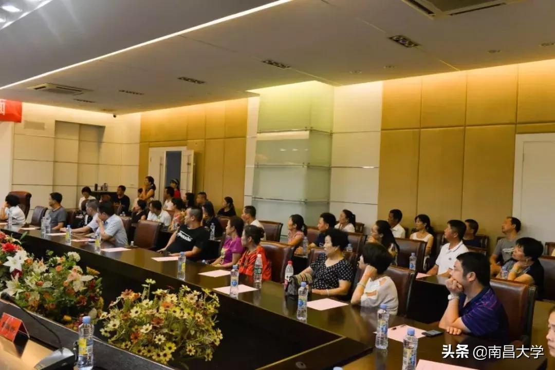 教育部党组深入学习贯彻中央经济工作会议精神