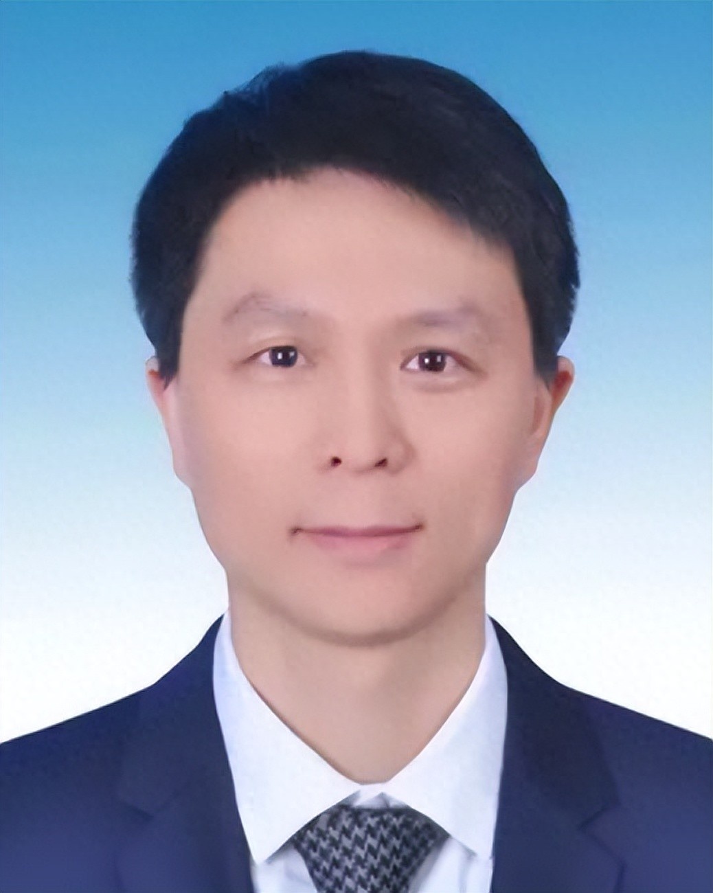 项延训新任东华大学校长，展望未来的教育领导者