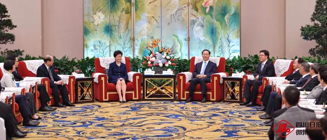 彭清华与港澳教育界国庆访问团共谋教育合作与发展新篇章