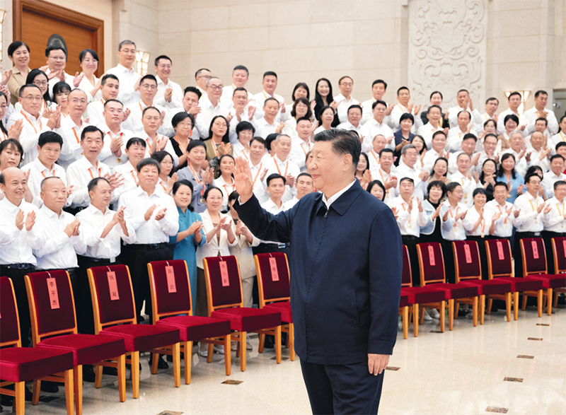彭清华会见港澳教育界国庆访问团，共谋教育合作与发展新篇章