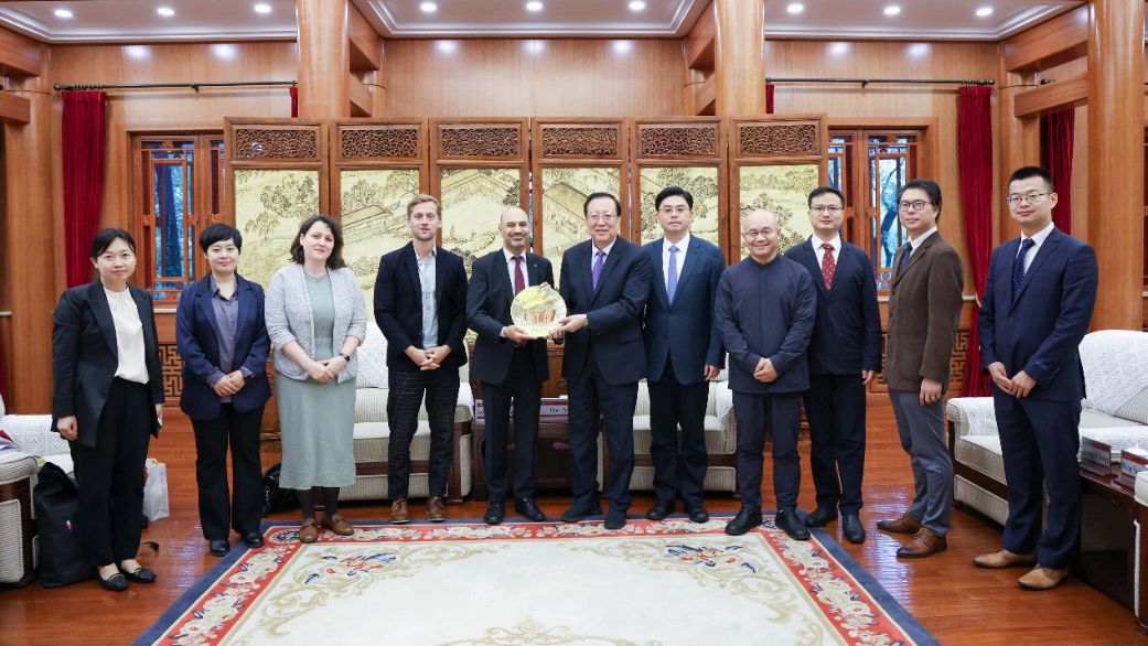 深化合作与交流，陈杰与德意志学术交流中心主席穆克吉的会晤
