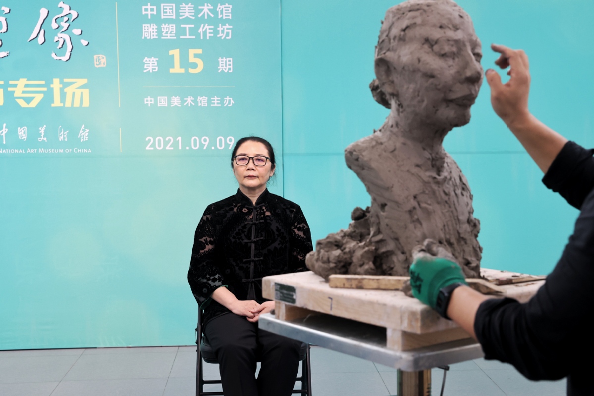京城隆重举行优秀教师代表塑像活动