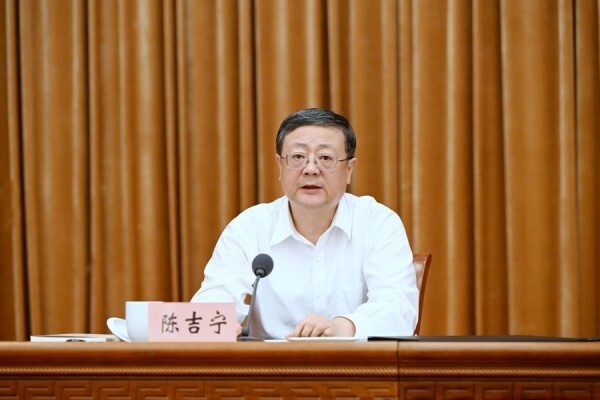 怀进鹏在上海市委中心组学习会上的报告，探索数字化转型新路径