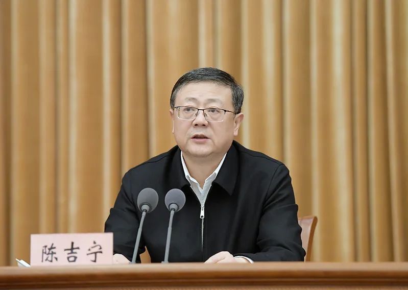 怀进鹏在上海市委中心组学习会上的专题辅导报告，探索数字化转型的新路径