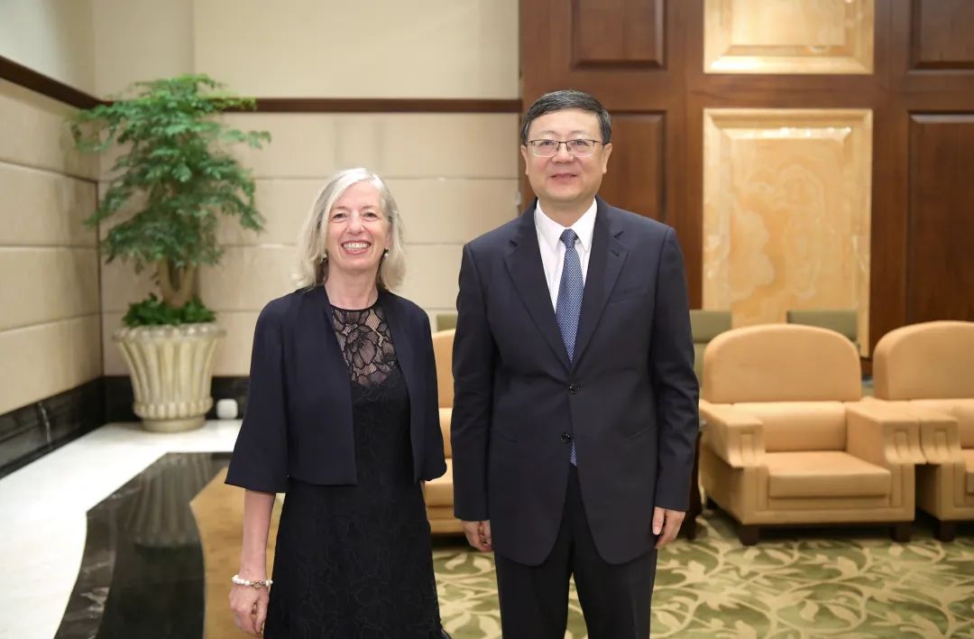 陈杰与联合国教科文组织教育助理总干事贾尼尼的会晤，共谋教育创新与发展