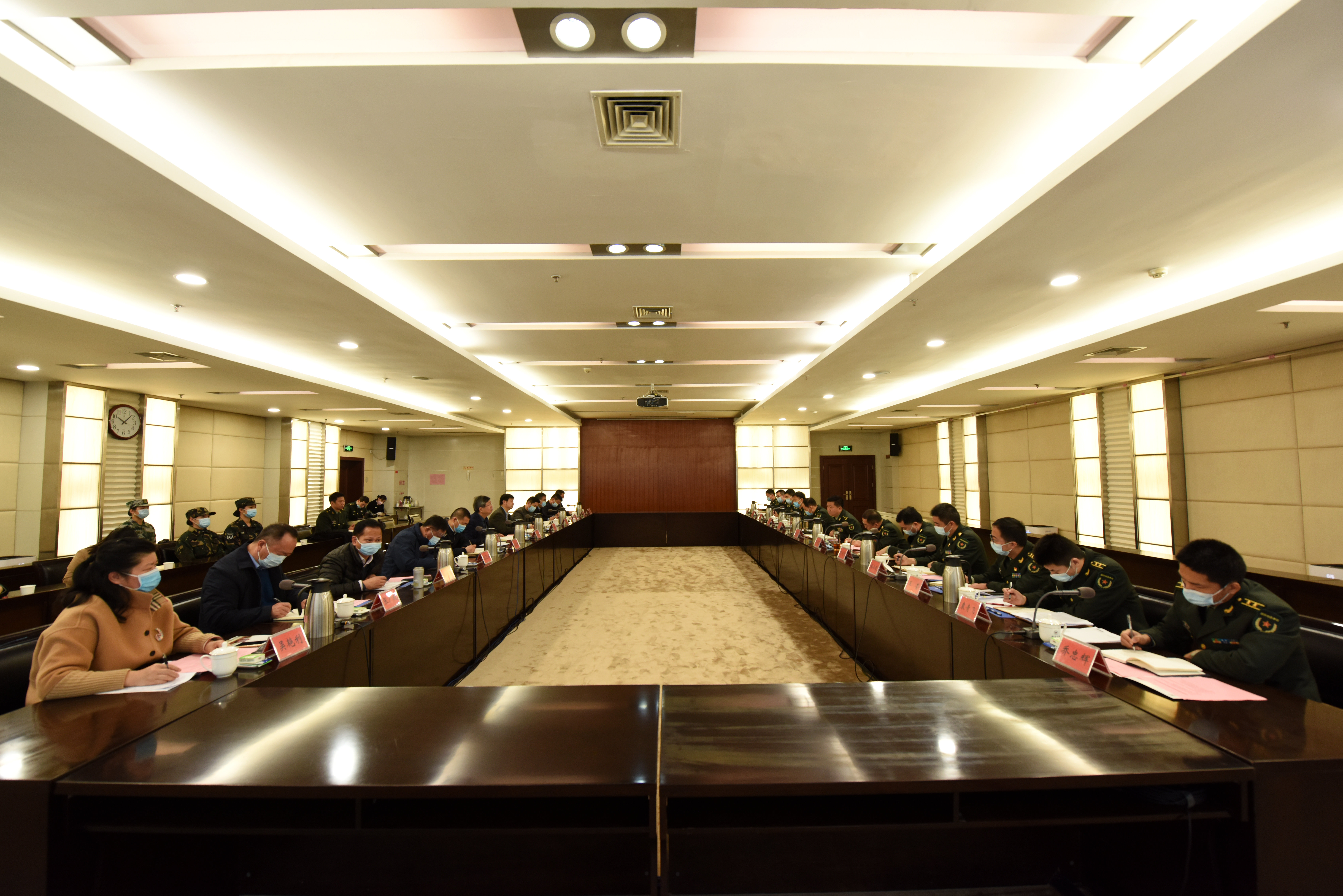 学校国防教育工作座谈会召开，深化理解，共谋发展