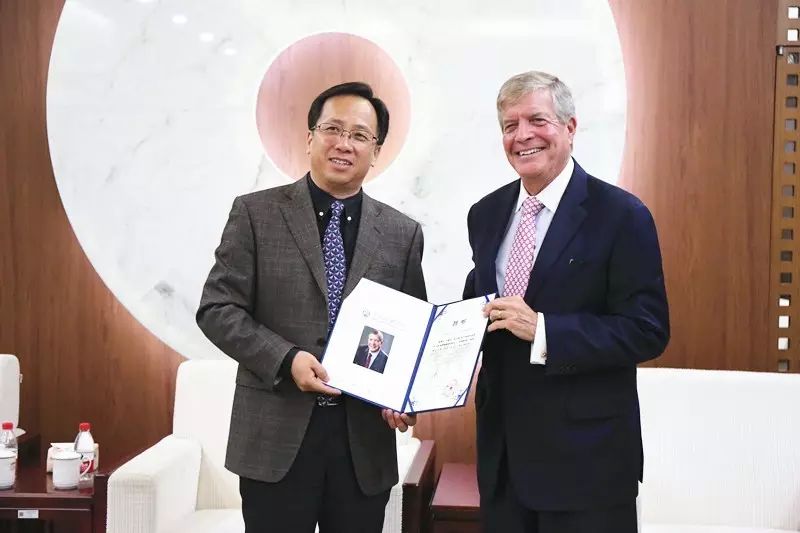 王嘉毅会见纽约茱莉亚学院荣休院长兼首席中国事务官波利希，深化教育合作，共谋未来发展