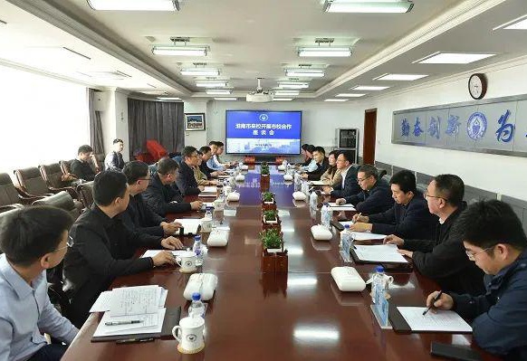 怀进鹏会见香港高校领导研习团，共谋教育创新与发展深化合作新篇章