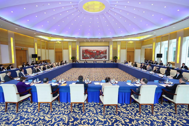 怀进鹏会见香港高校领导研习团一行，深化交流与合作，共谋教育创新与发展
