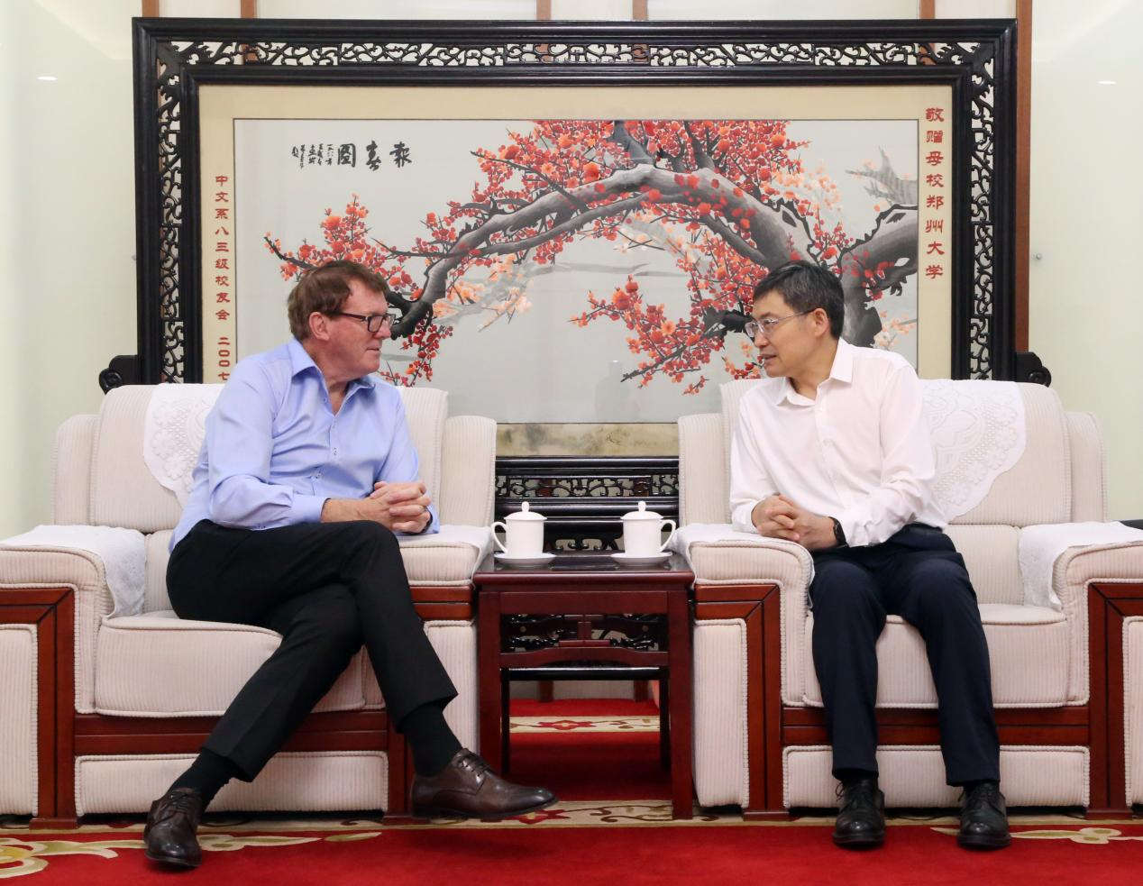 吴岩与澳大利亚新南威尔士大学校长阿提拉·布伦格斯共谋深化合作与发展未来