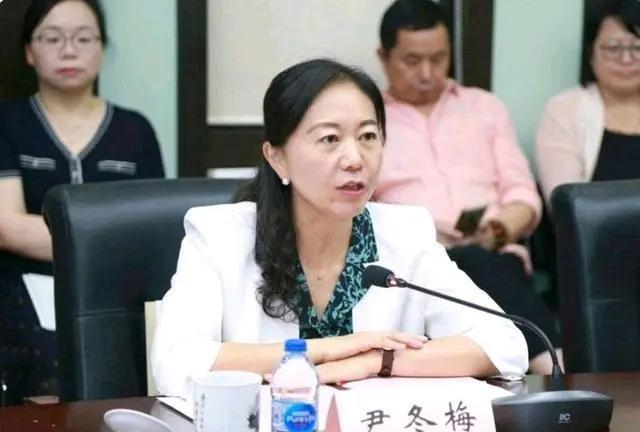 尹冬梅接任上海外国语大学党委书记，开启新篇章，承载新希望