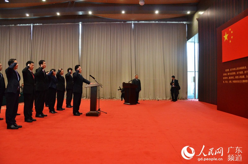 教育部隆重举行国家工作人员宪法宣誓仪式，深化法治教育，引领全社会尊崇宪法