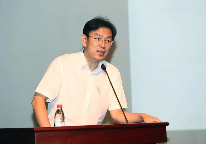 李路明同志任清华大学校长，新的篇章，新的希望