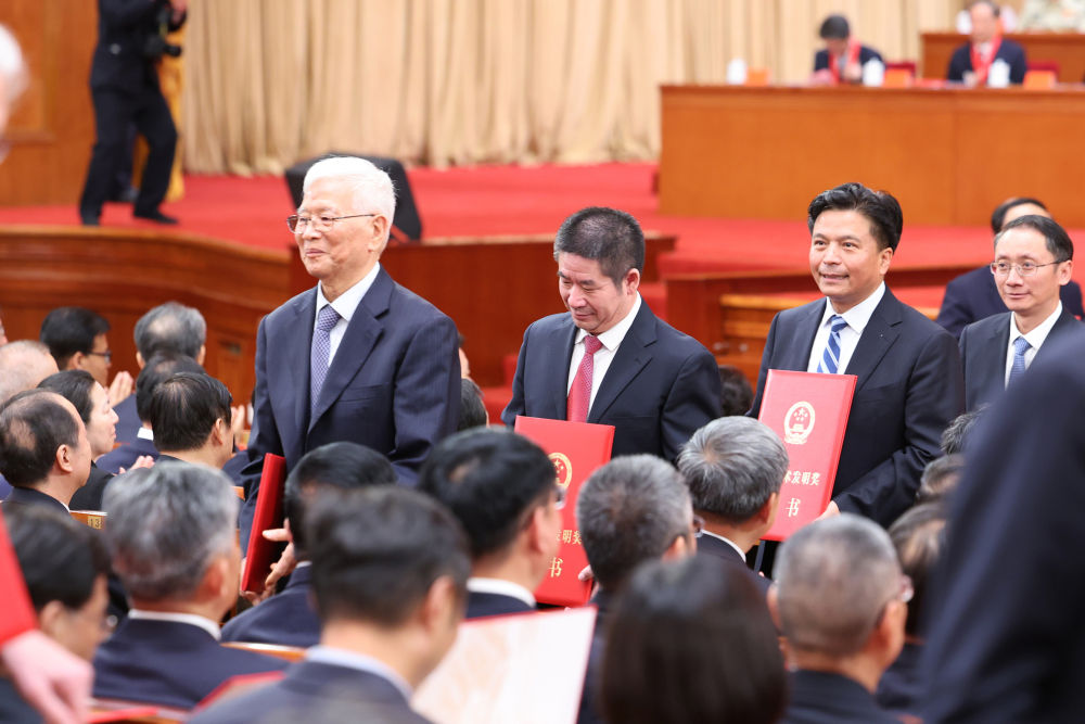 朝着科技强国的宏伟目标奋勇前进