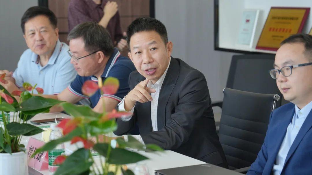 激发青年人才活力，敢于坐冷板凳，勇于闯无人区