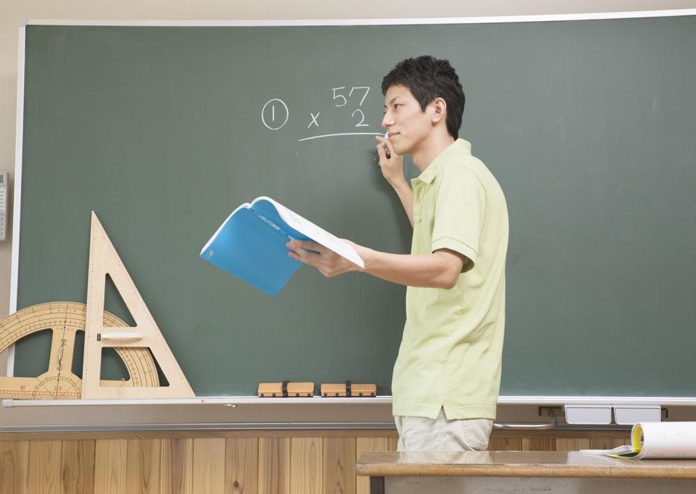 塑造未来之光——做有情怀、有水平、有温度的好老师大先生