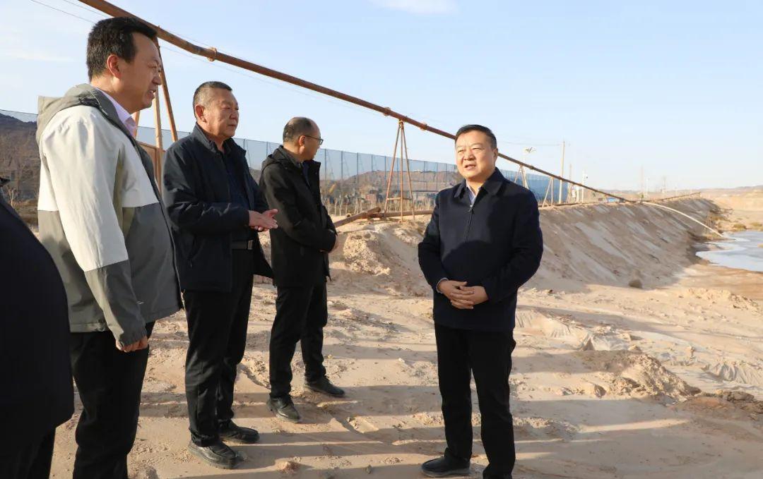 以时时放心不下的责任感筑牢校园安全防线