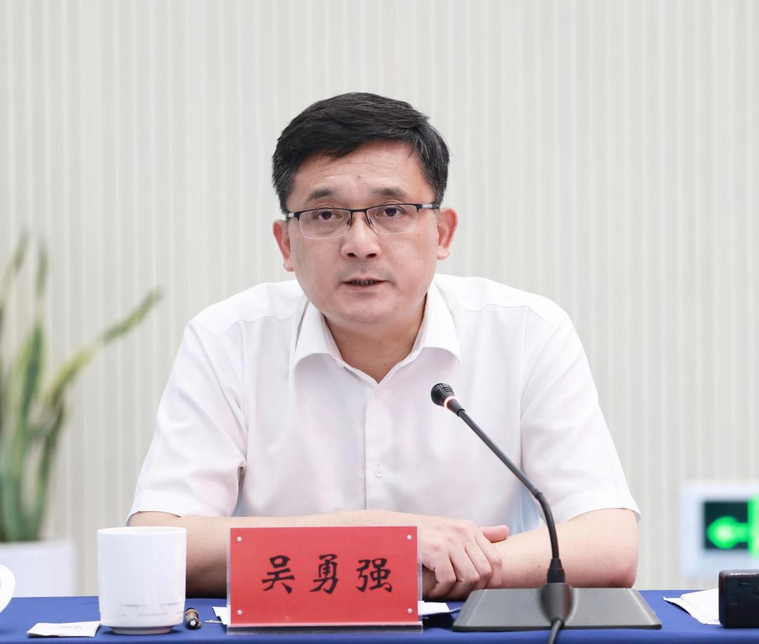 以时时放心不下的责任感筑牢校园安全防线