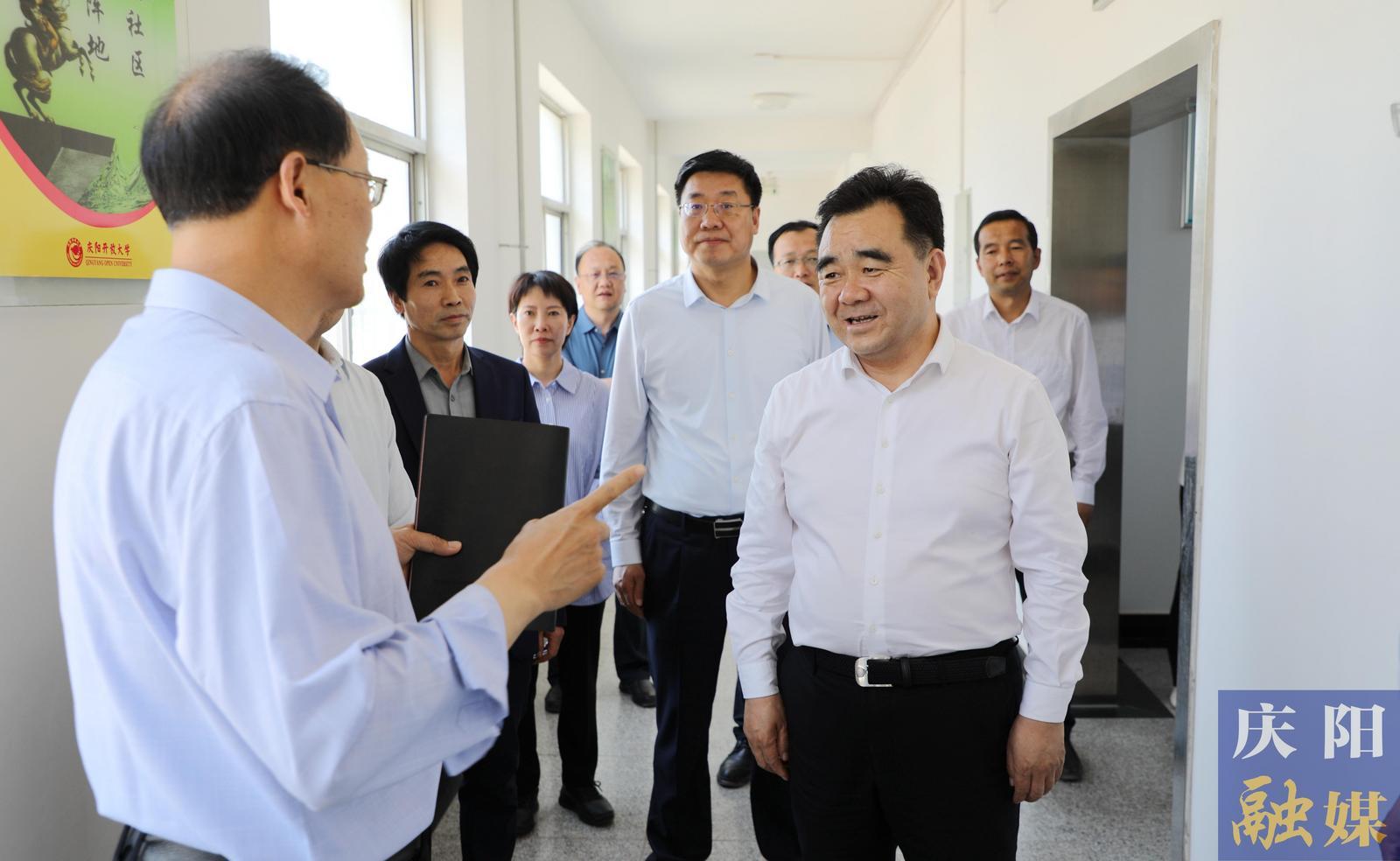 坚持教育服务高质量发展这个硬道理